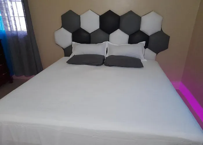 Loodik Vacation Home Brompton Manor