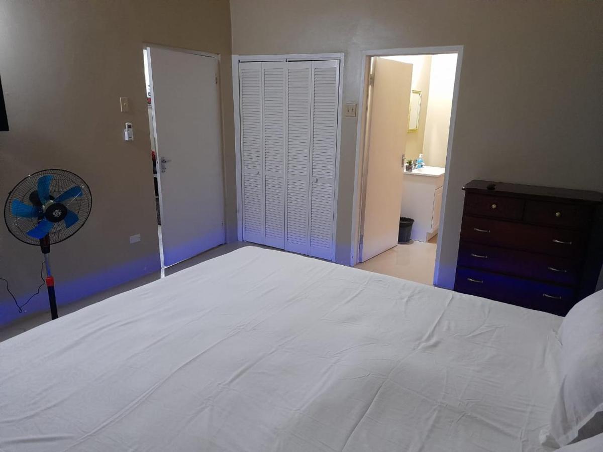 Loodik Vacation Brompton Manor Holiday home